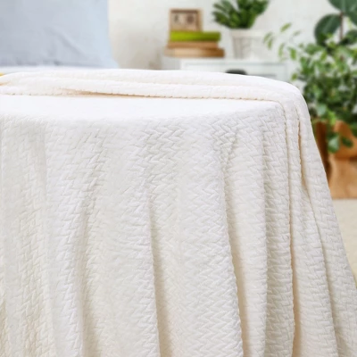 PiccoCasa New Luxury Leaves Fulls Fleece Warm Large Sofa Throw Blankets 7 PiccoCasa New Luxury Leaves Fulls Fleece Warm Large Sofa Throw Blankets - Image 5