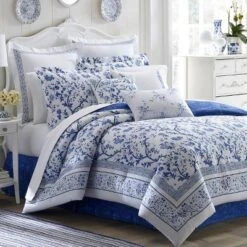 Charlotte Reversible Comforter Set - Laura Ashley -Cozy Bedding Home GUEST a829cbe9 c91f 46c7 a161 212425e47aeb