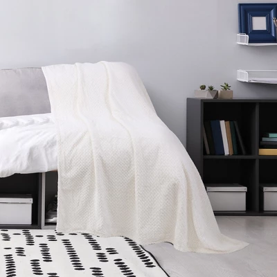 PiccoCasa New Luxury Leaves Fulls Fleece Warm Large Sofa Throw Blankets 5 PiccoCasa New Luxury Leaves Fulls Fleece Warm Large Sofa Throw Blankets - Image 3