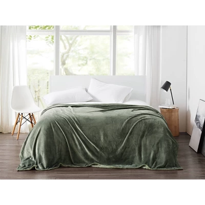 Cannon Twin XL Solid Plush Blanket Green: Cozy Polyester, Machine Washable, Year-Round Comfort 3 Cannon Twin XL Solid Plush Blanket Green: Cozy Polyester, Machine Washable, Year-Round Comfort